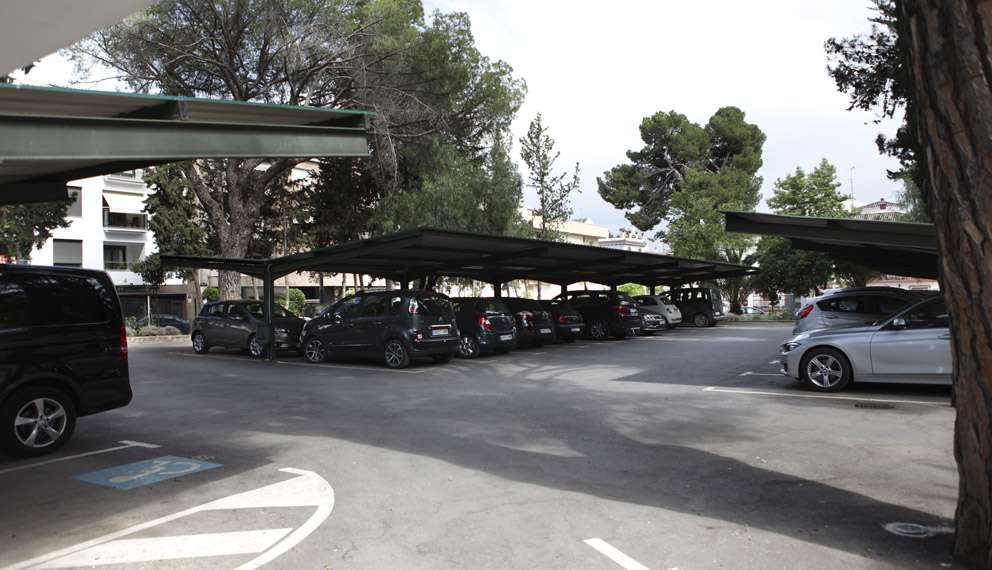 Catalonia Reina Victoria Parking