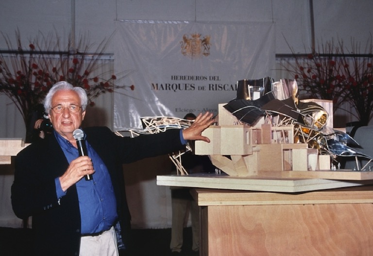 Gehry con Maqueta