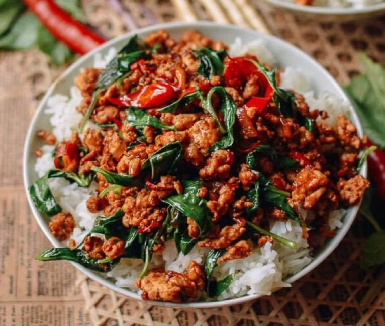 Phad Kapraow Gai