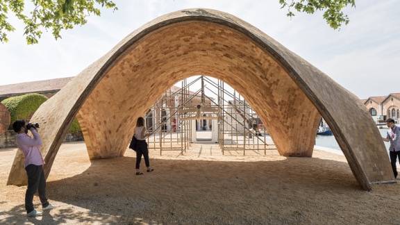 parabolic arch