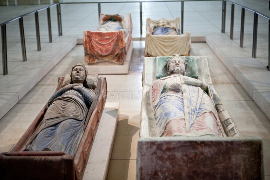 tomb-richard-lionheart-isabella-angouleme-fontevraud-abbey-loire-valley-france