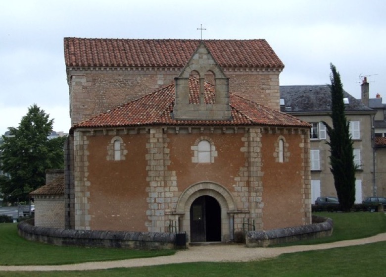 1200px-poitiers_-_baptiste0300re_saint-jean_4