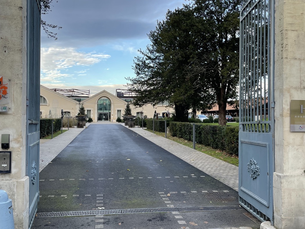 Chais Monnet First Impression