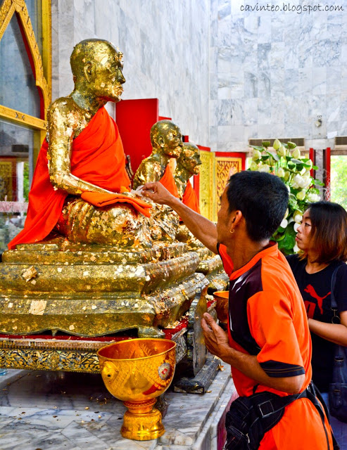 Gold Statues 2