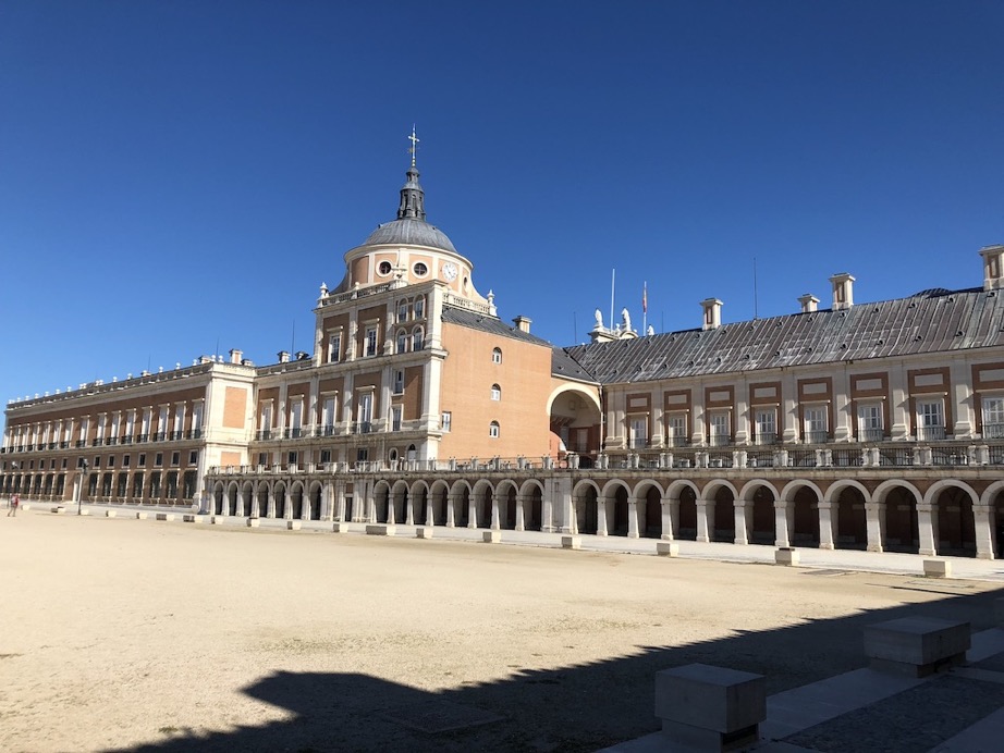 Laterial Façade